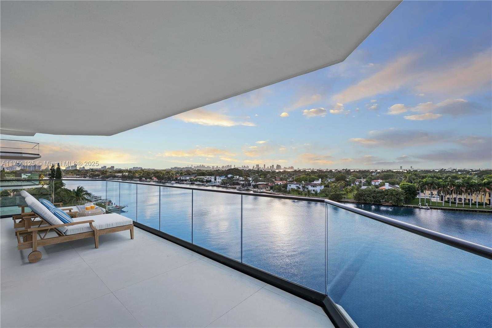Small Image of 5500 COLLINS AVE #802, Miami Beach Number 48
