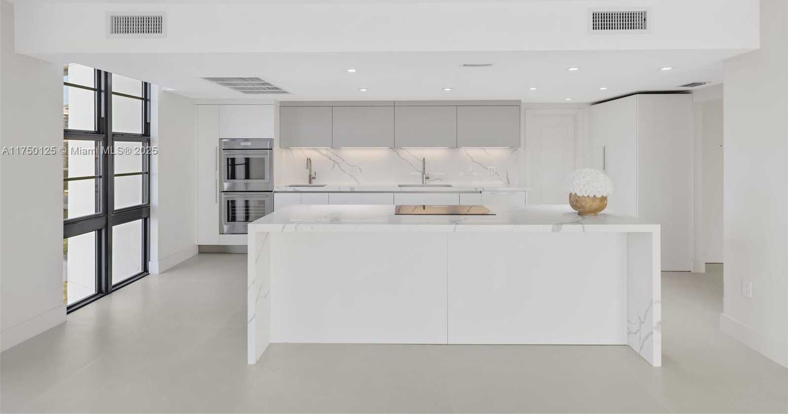 Small Image of 5500 COLLINS AVE #802, Miami Beach Number 5