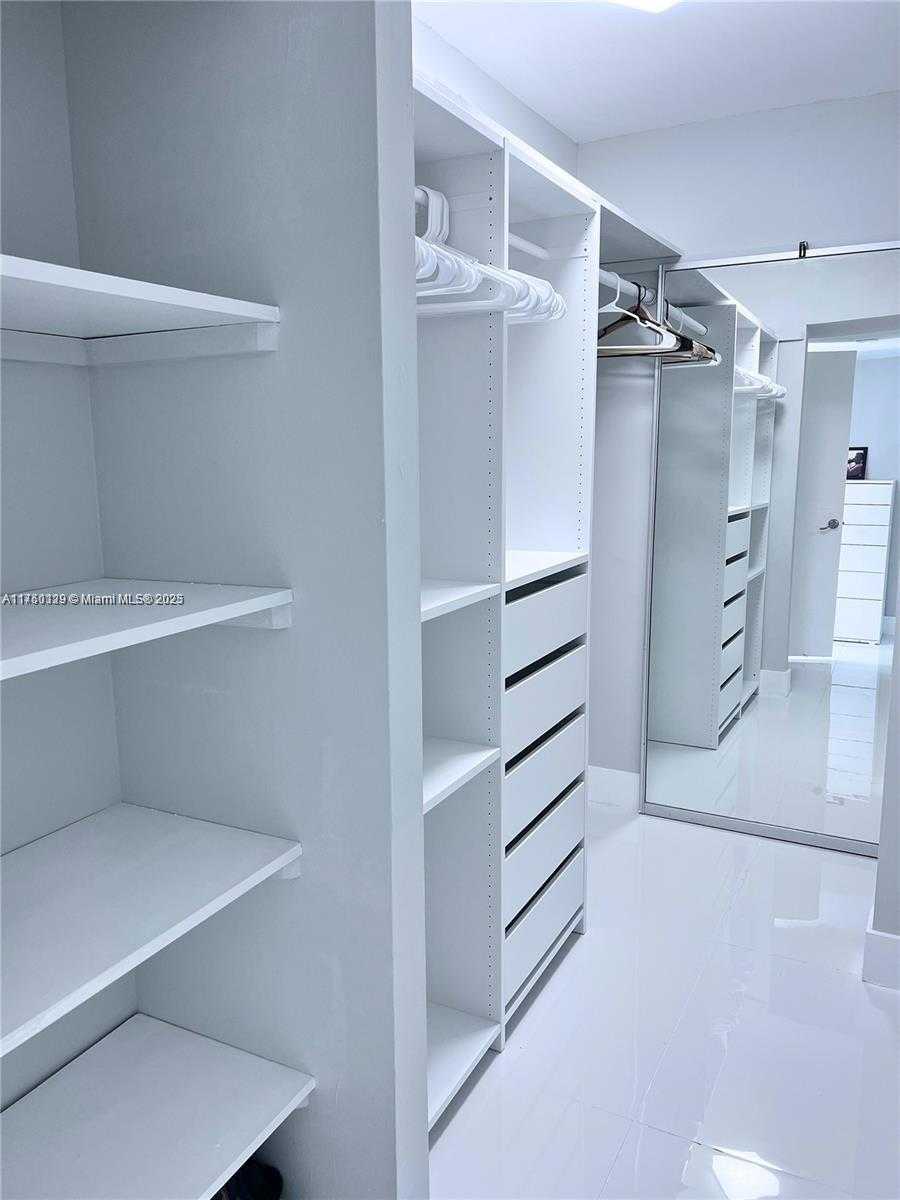 Small Image of 20379 WEST W COUNTRY CLUB DR #2539, Aventura Number 16