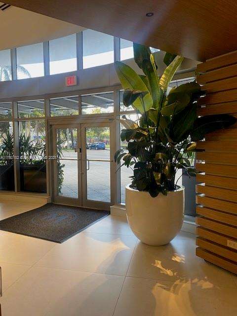 Small Image of 3301 NE 1st Ave, Miami, FL 33137, USA Number 17