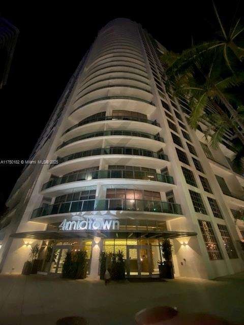 Small Image of 3301 NE 1st Ave, Miami, FL 33137, USA Number 24