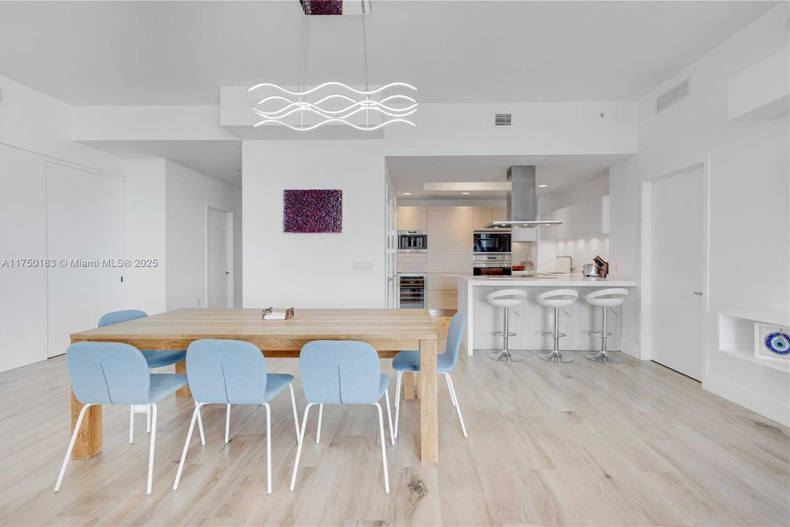 Small Image of 17111 BISCAYNE BLVD #LPH8, North Miami Beach Number 12