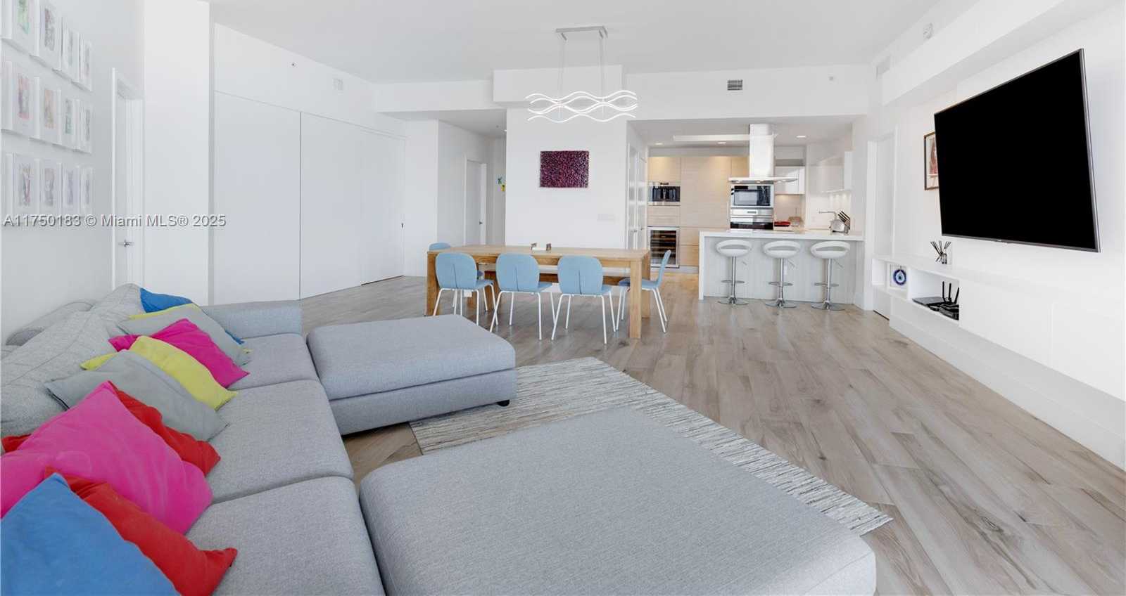 Small Image of 17111 BISCAYNE BLVD #LPH8, North Miami Beach Number 13