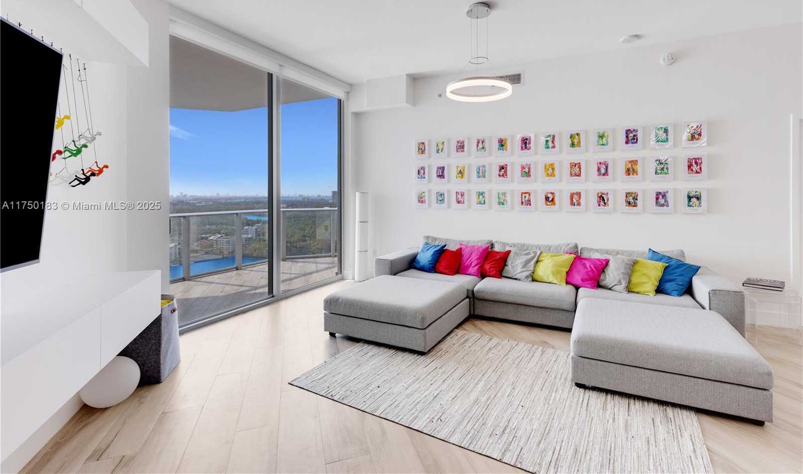 Small Image of 17111 BISCAYNE BLVD #LPH8, North Miami Beach Number 2