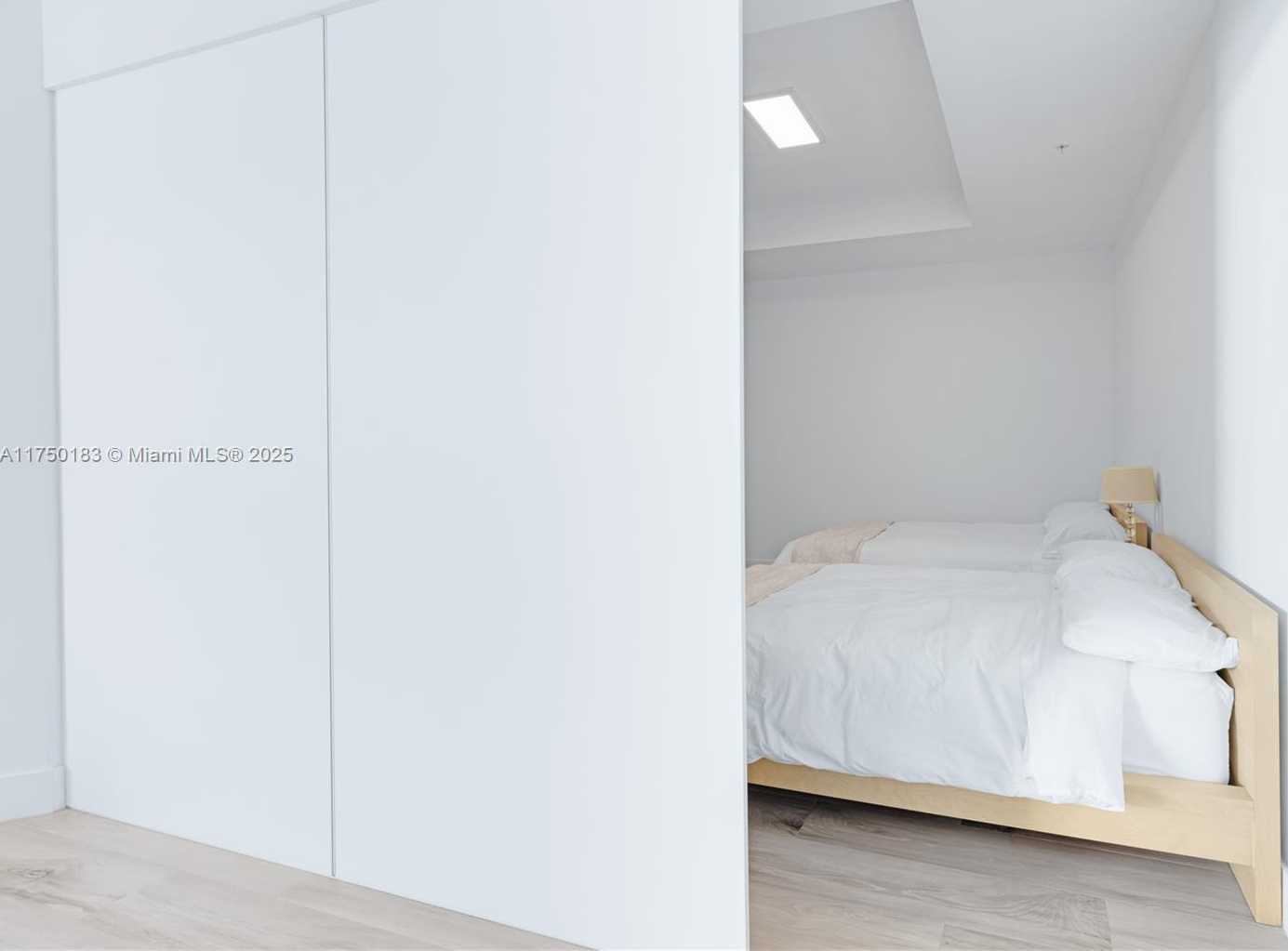 Small Image of 17111 BISCAYNE BLVD #LPH8, North Miami Beach Number 20