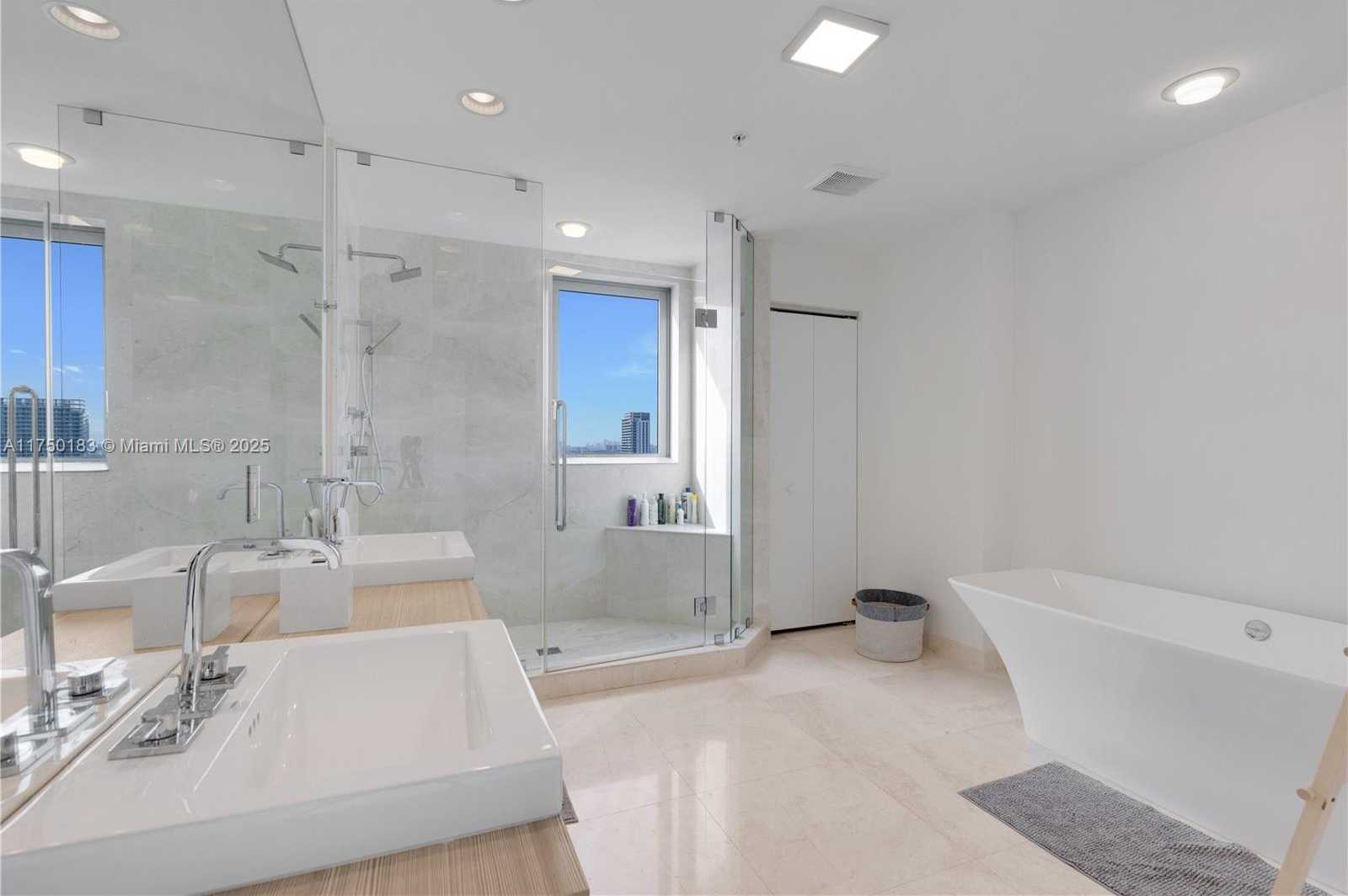 Small Image of 17111 BISCAYNE BLVD #LPH8, North Miami Beach Number 23