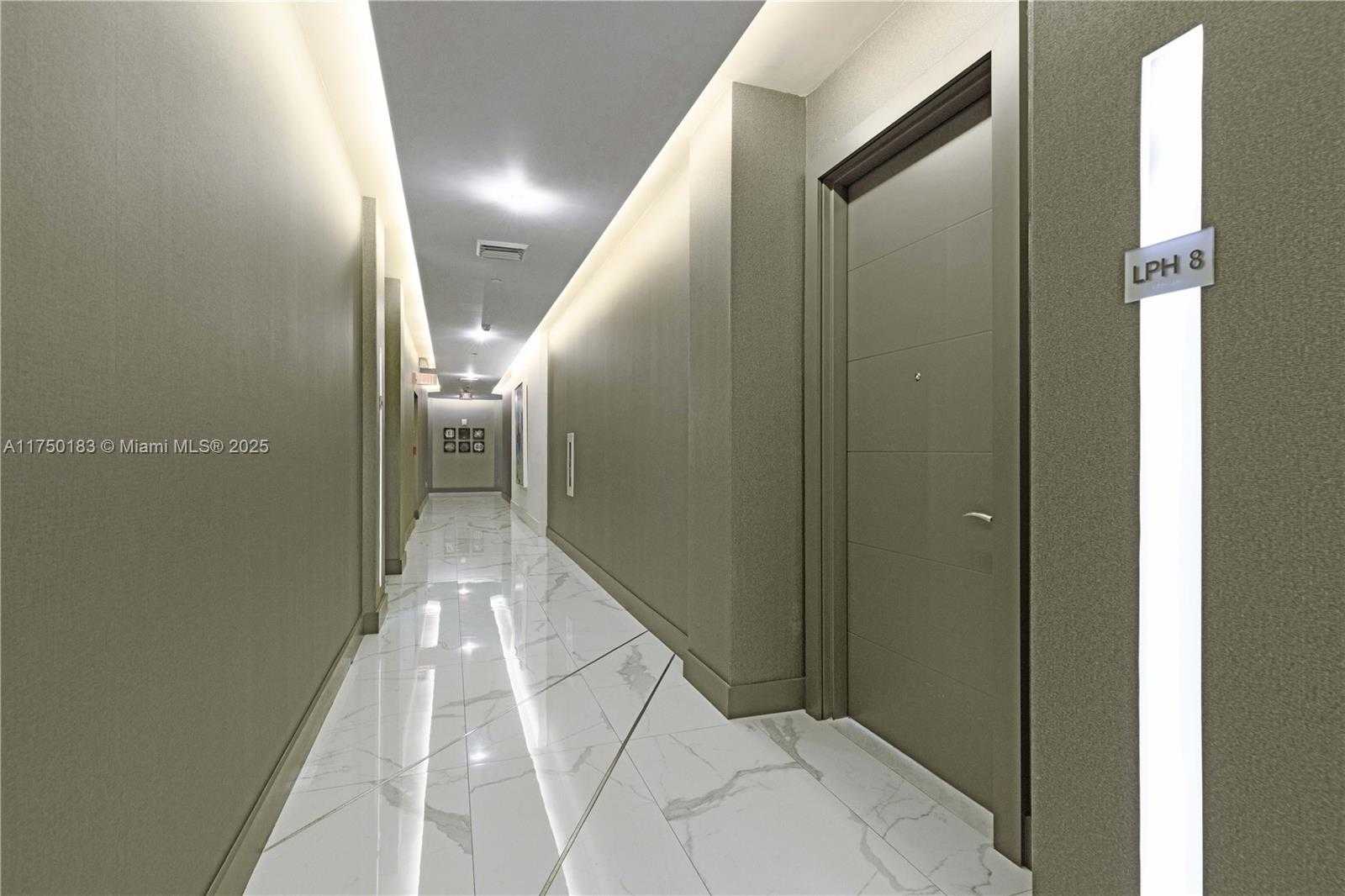 Small Image of 17111 BISCAYNE BLVD #LPH8, North Miami Beach Number 29