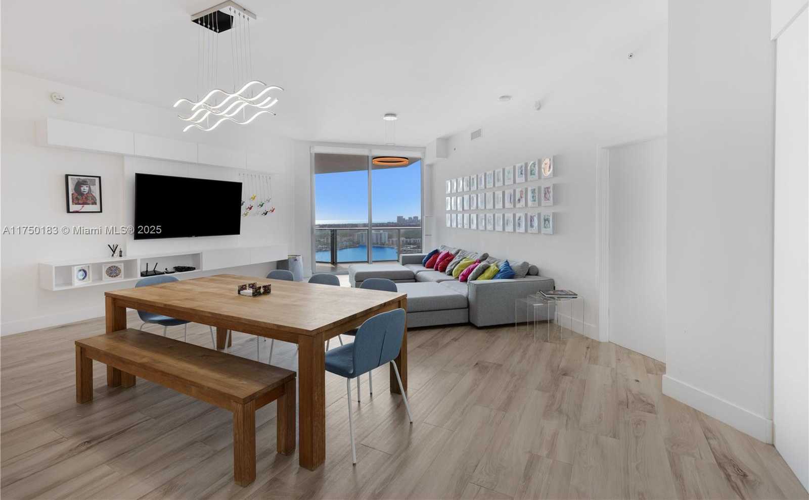 Small Image of 17111 BISCAYNE BLVD #LPH8, North Miami Beach Number 3