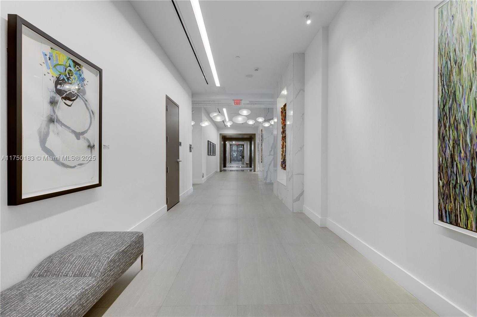 Small Image of 17111 BISCAYNE BLVD #LPH8, North Miami Beach Number 34
