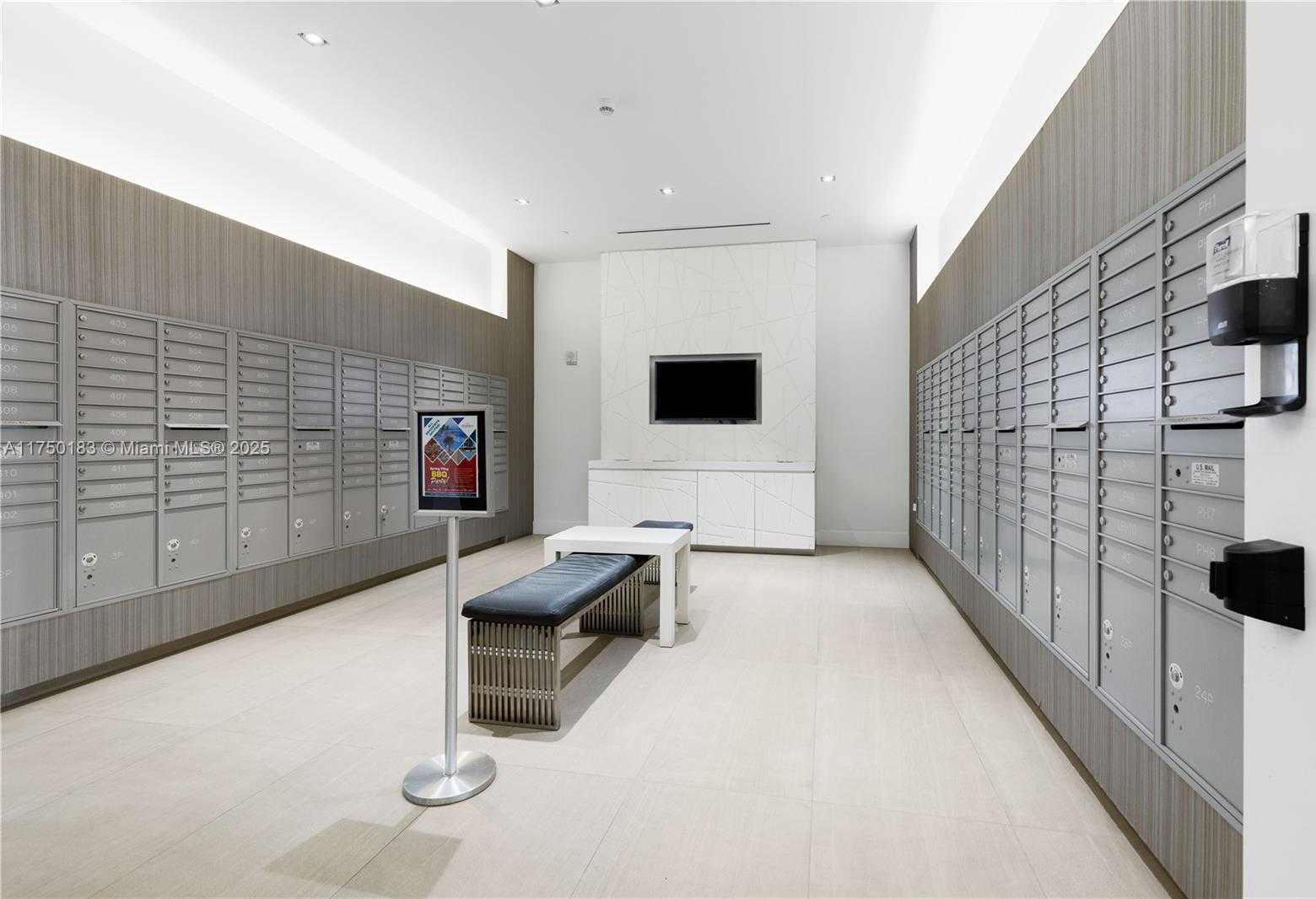 Small Image of 17111 BISCAYNE BLVD #LPH8, North Miami Beach Number 35
