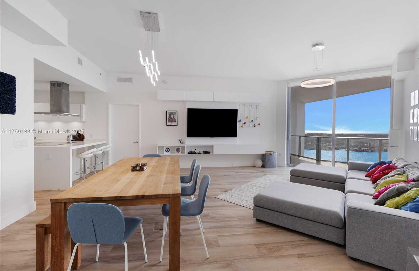 Small Image of 17111 BISCAYNE BLVD #LPH8, North Miami Beach Number 4