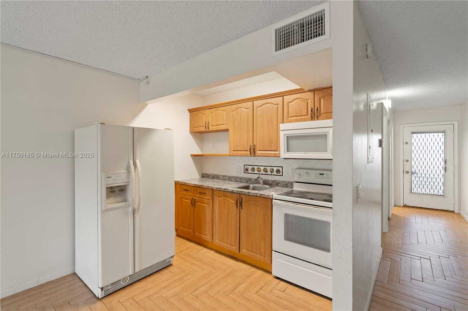 Small Image of 1400 SOUTH WEST 124TH TER #106Q, Pembroke Pines Number 4