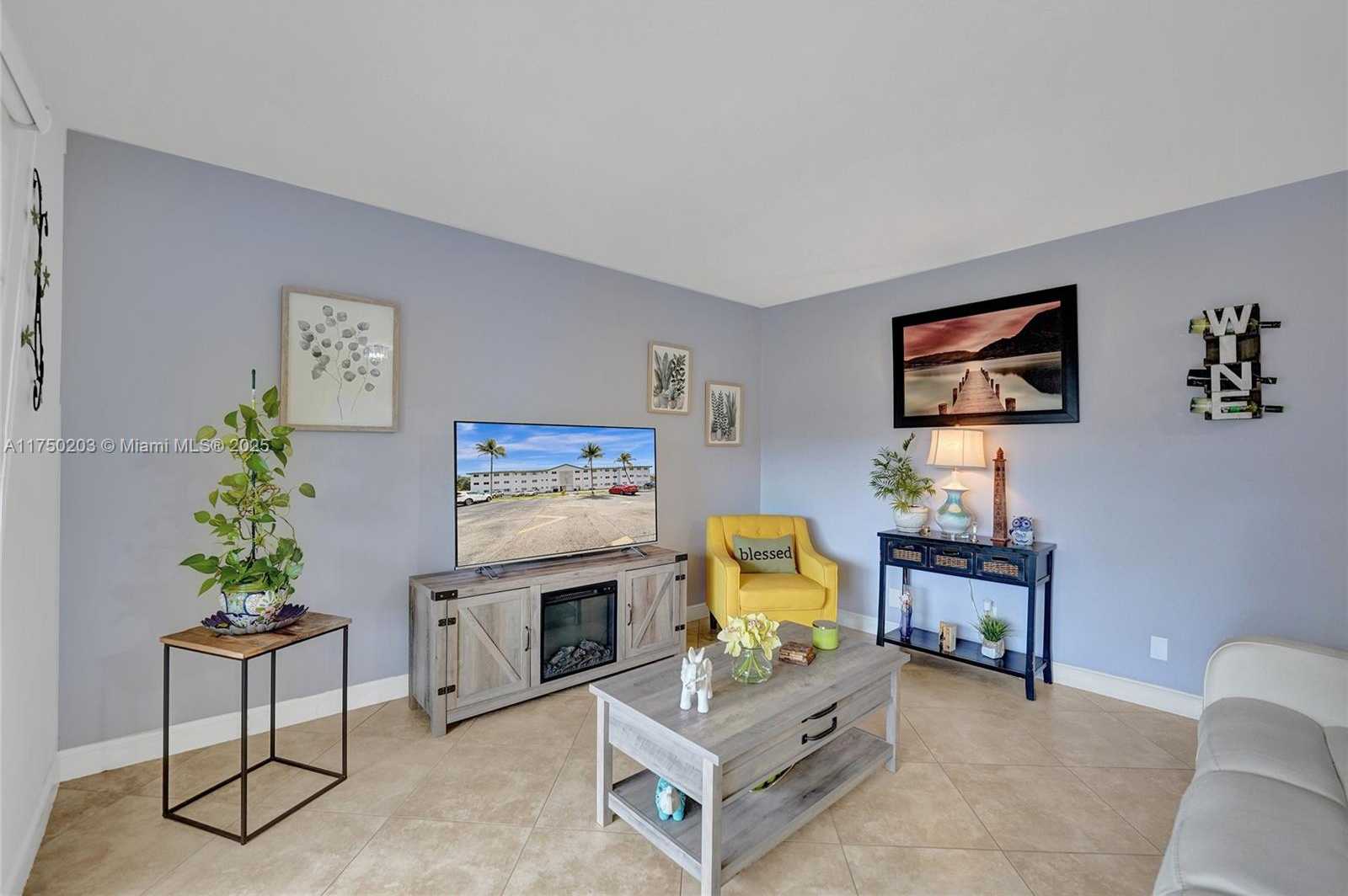 Small Image of 5300 WASHINGTON ST #I203, Hollywood Number 2