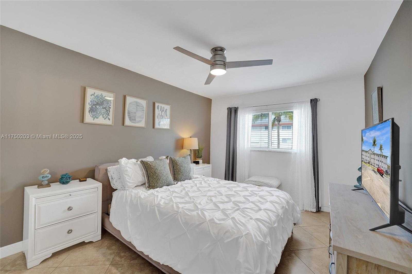 Small Image of 5300 WASHINGTON ST #I203, Hollywood Number 29