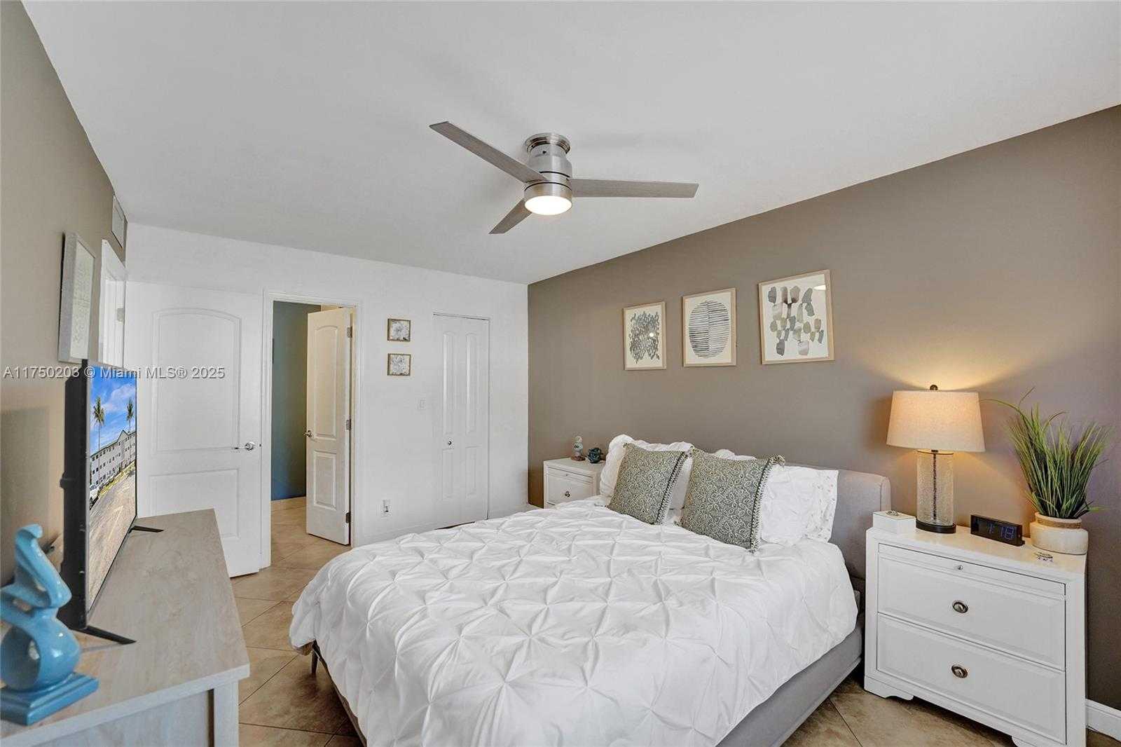 Small Image of 5300 WASHINGTON ST #I203, Hollywood Number 31