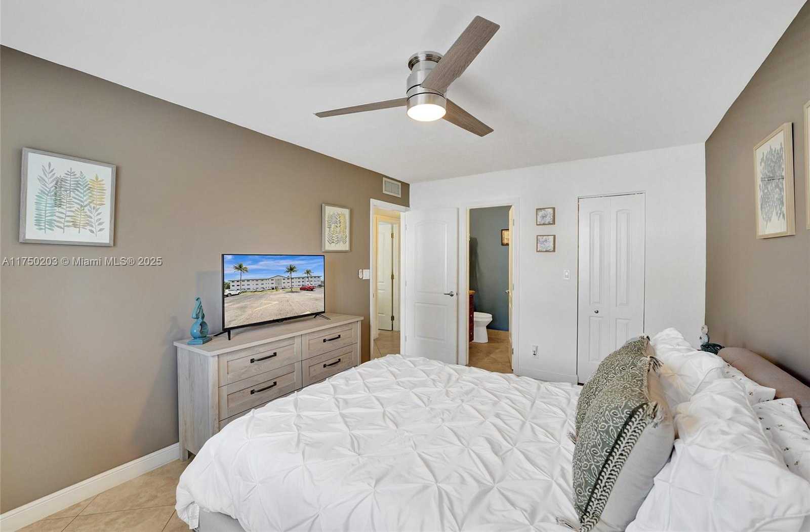 Small Image of 5300 WASHINGTON ST #I203, Hollywood Number 32