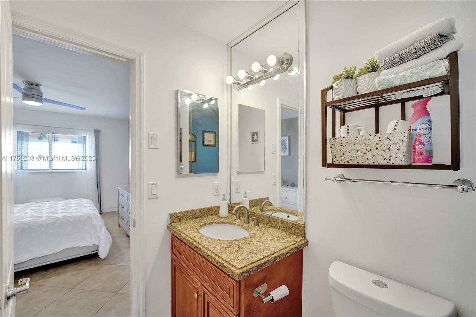 Small Image of 5300 WASHINGTON ST #I203, Hollywood Number 35