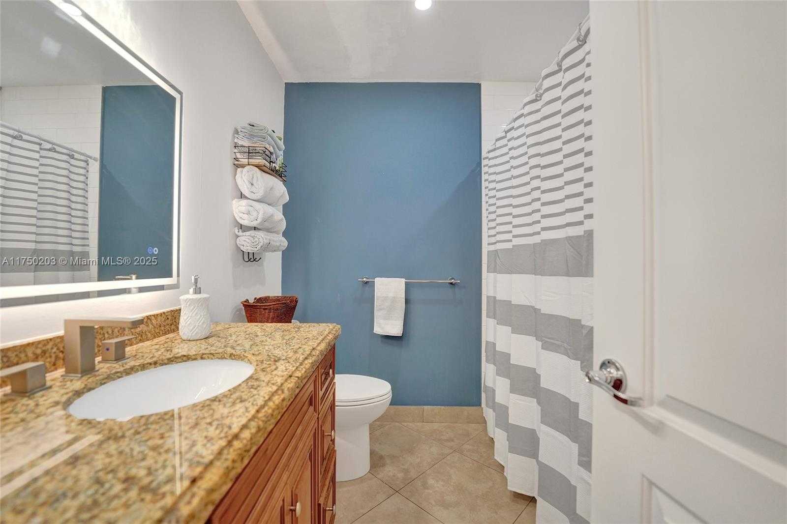 Small Image of 5300 WASHINGTON ST #I203, Hollywood Number 37