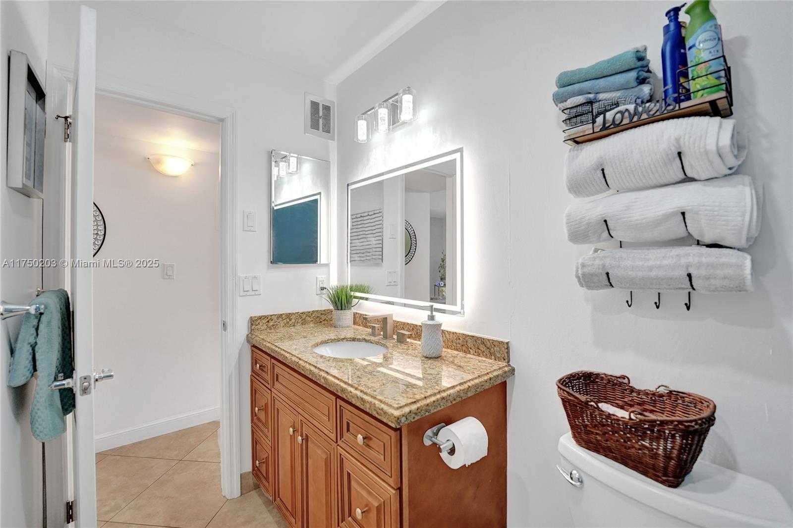 Small Image of 5300 WASHINGTON ST #I203, Hollywood Number 38