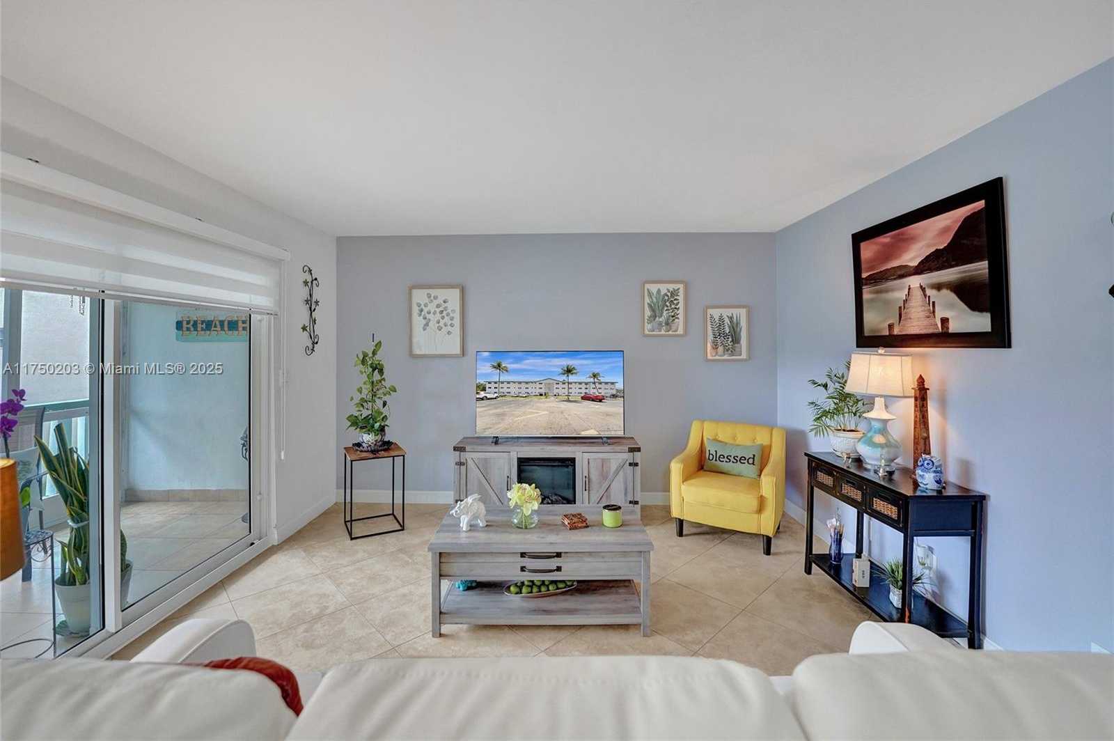 Small Image of 5300 WASHINGTON ST #I203, Hollywood Number 5