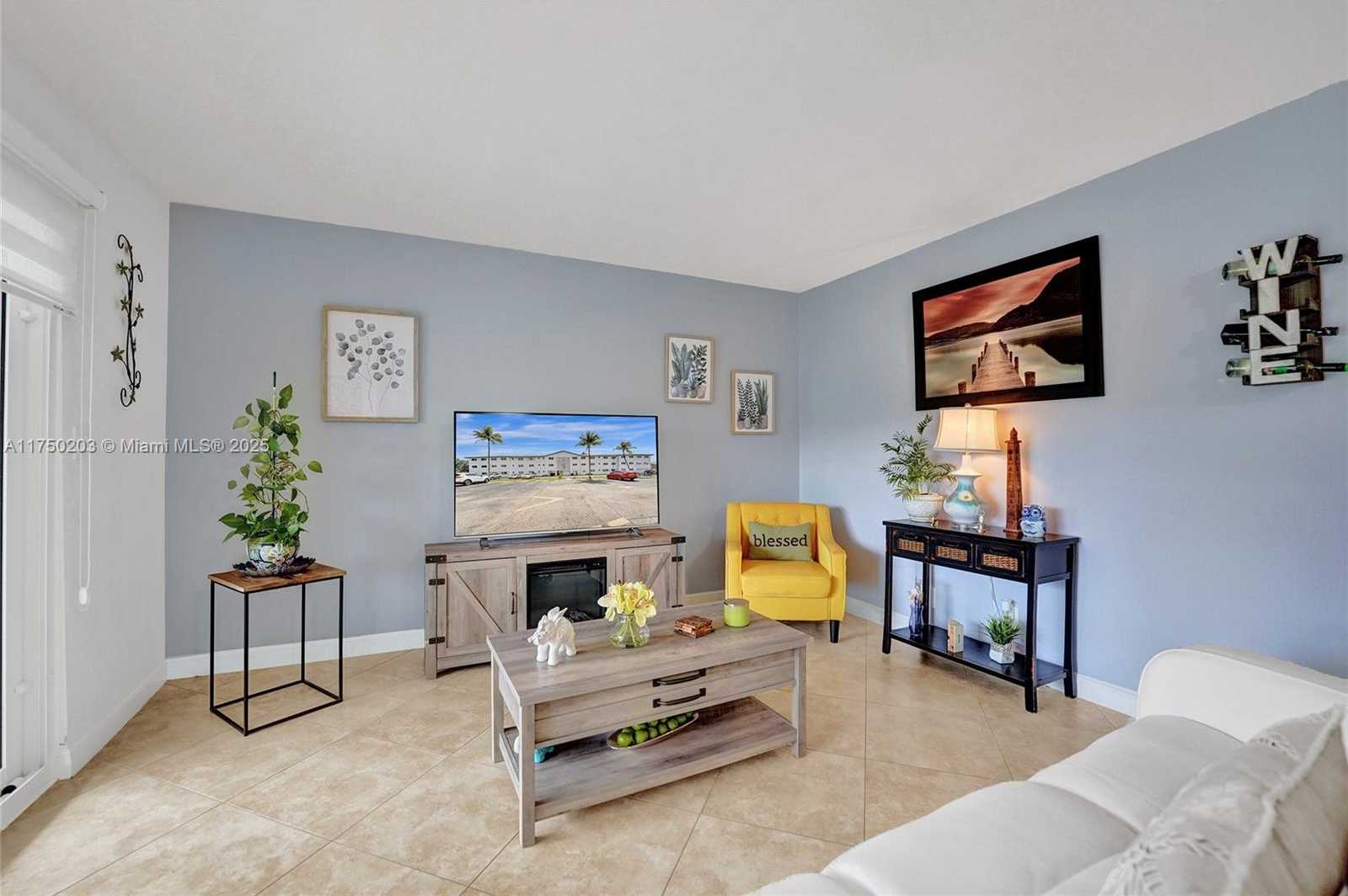 Small Image of 5300 WASHINGTON ST #I203, Hollywood Number 6