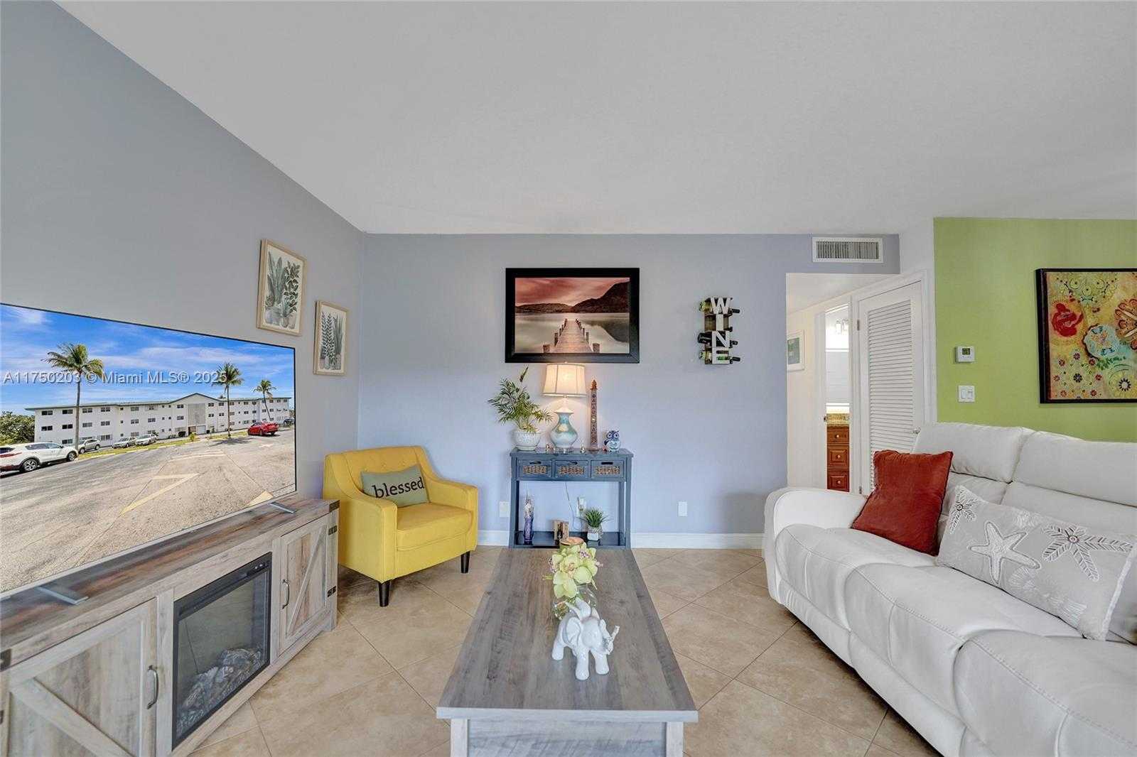 Small Image of 5300 WASHINGTON ST #I203, Hollywood Number 7