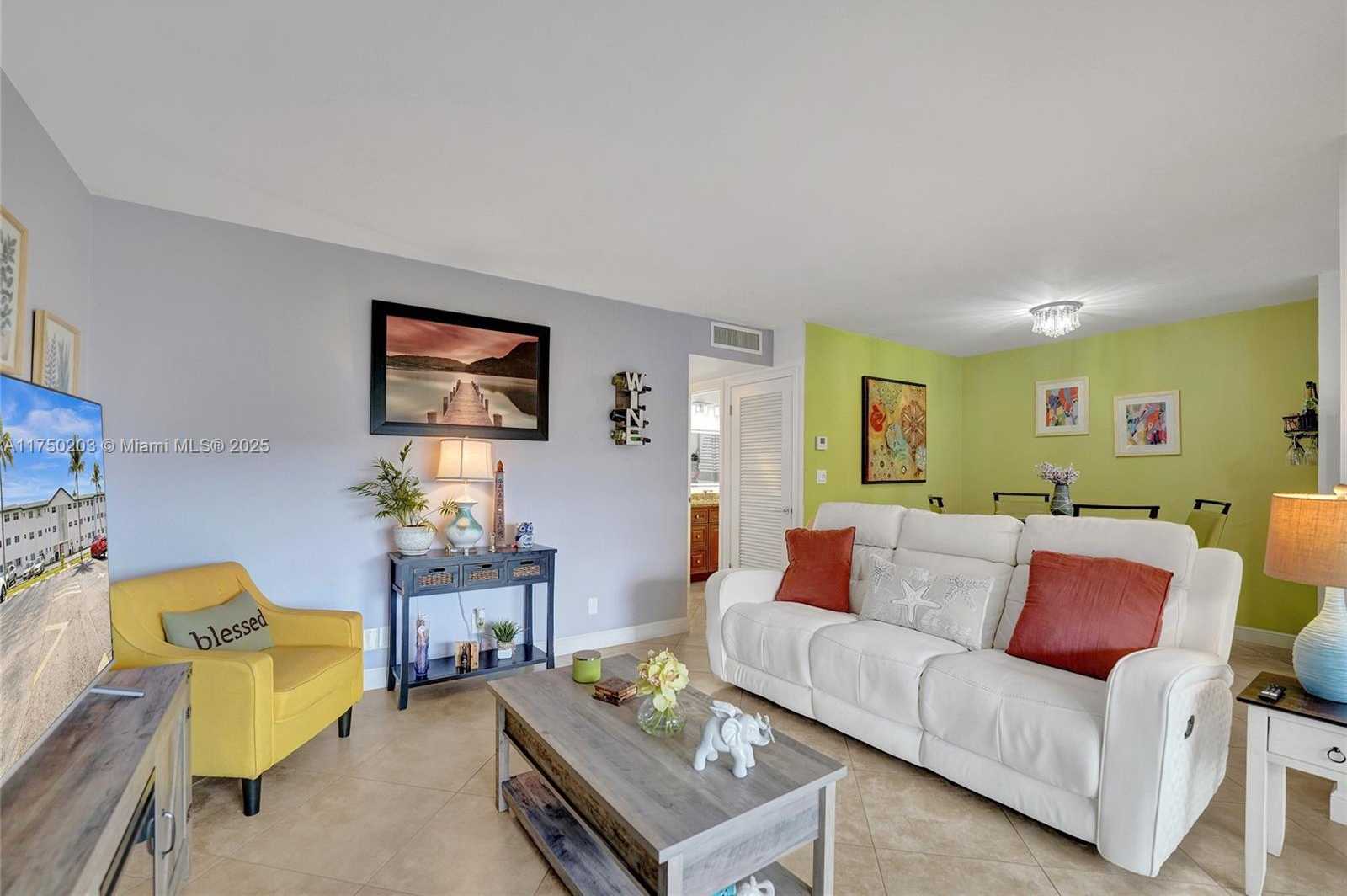 Small Image of 5300 WASHINGTON ST #I203, Hollywood Number 9