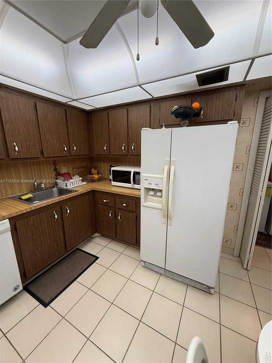 Small Image of 16500 GOLF CLUB RD #204, Weston Number 10