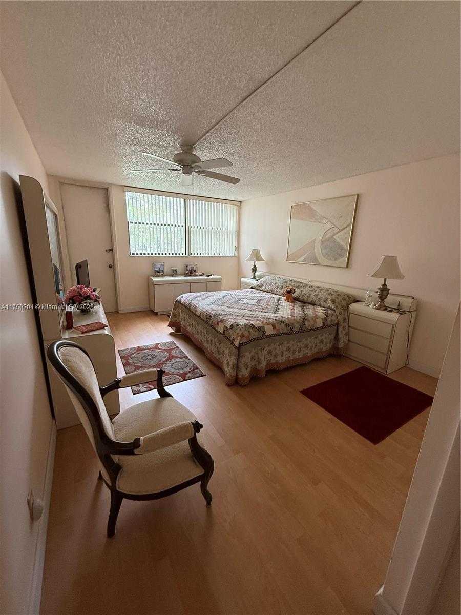 Small Image of 16500 GOLF CLUB RD #204, Weston Number 12
