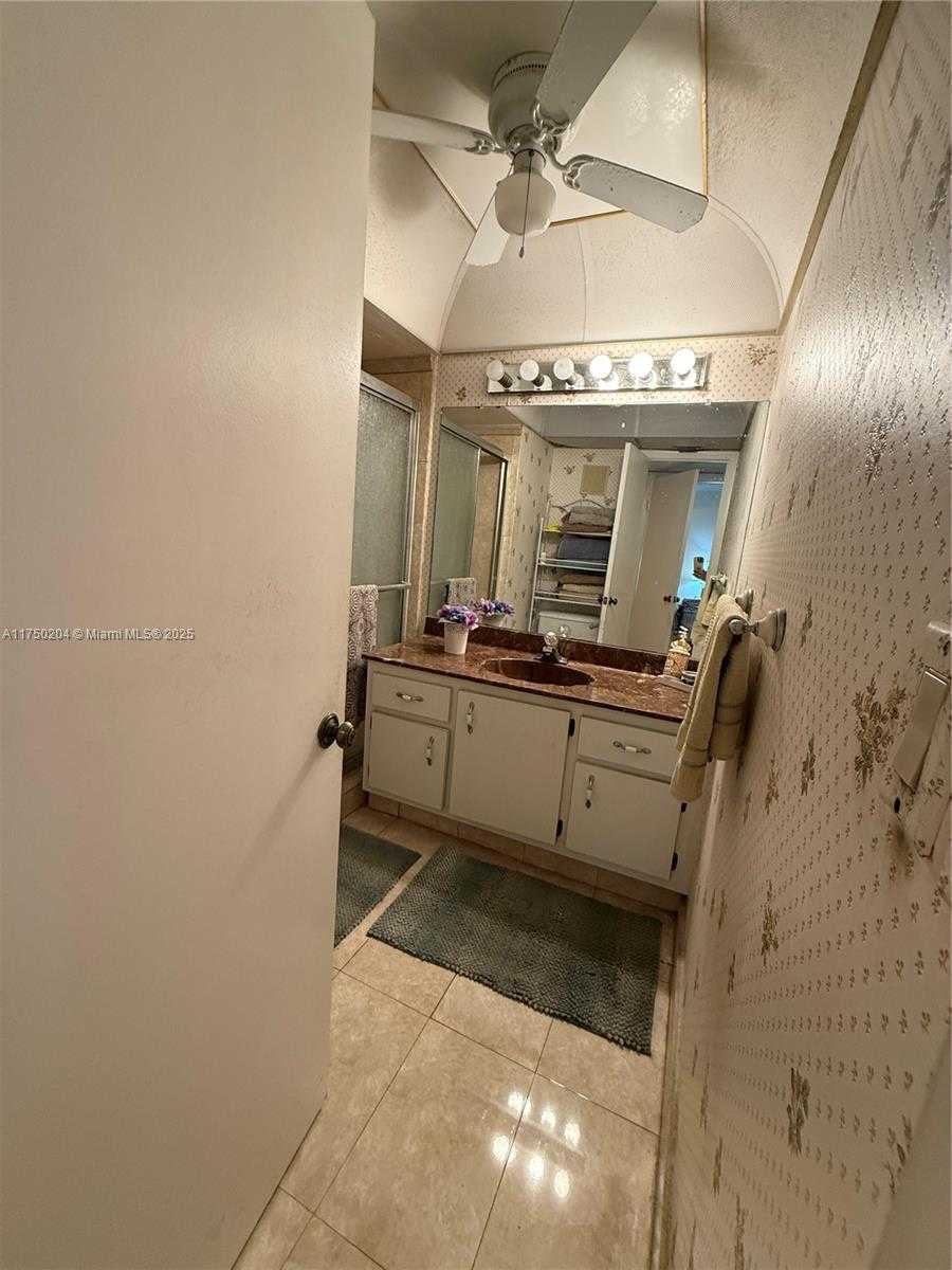 Small Image of 16500 GOLF CLUB RD #204, Weston Number 16