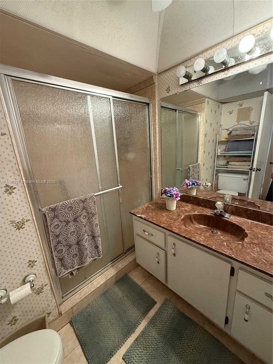 Small Image of 16500 GOLF CLUB RD #204, Weston Number 17