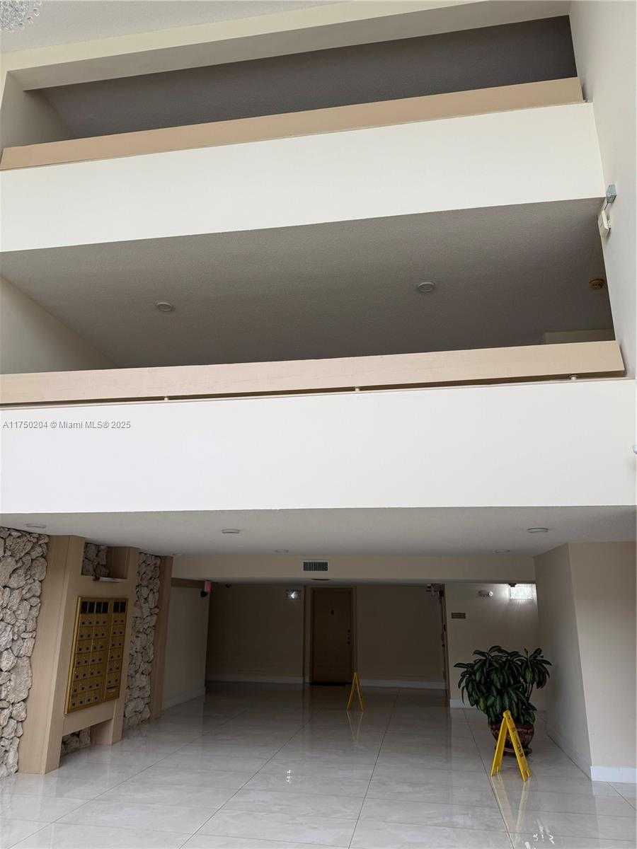 Small Image of 16500 GOLF CLUB RD #204, Weston Number 24