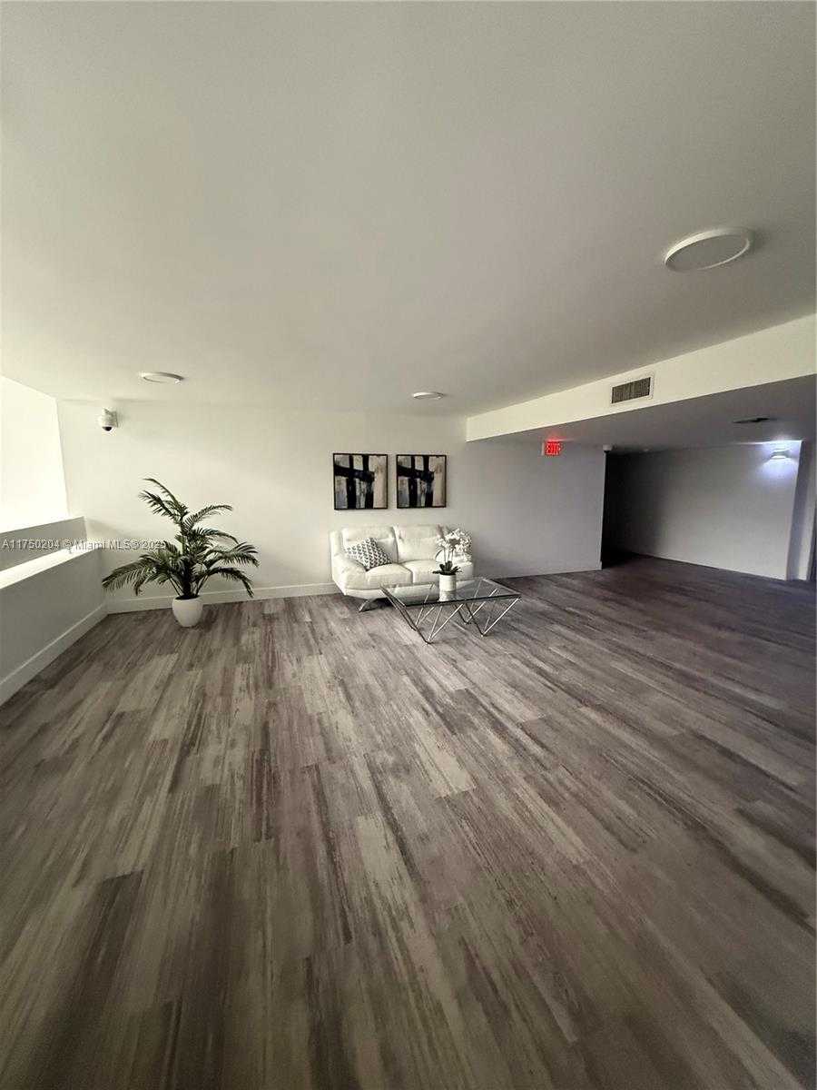 Small Image of 16500 GOLF CLUB RD #204, Weston Number 3
