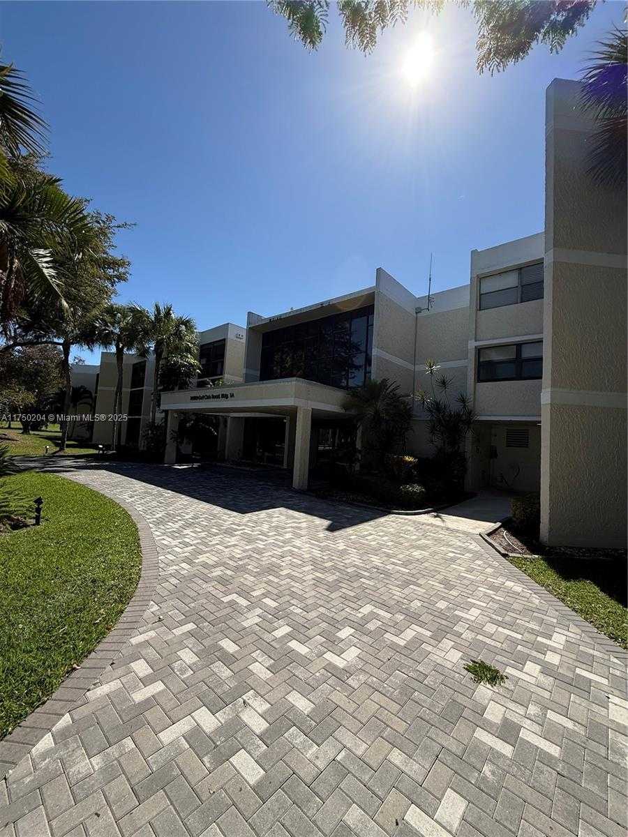 Small Image of 16500 GOLF CLUB RD #204, Weston Number 4