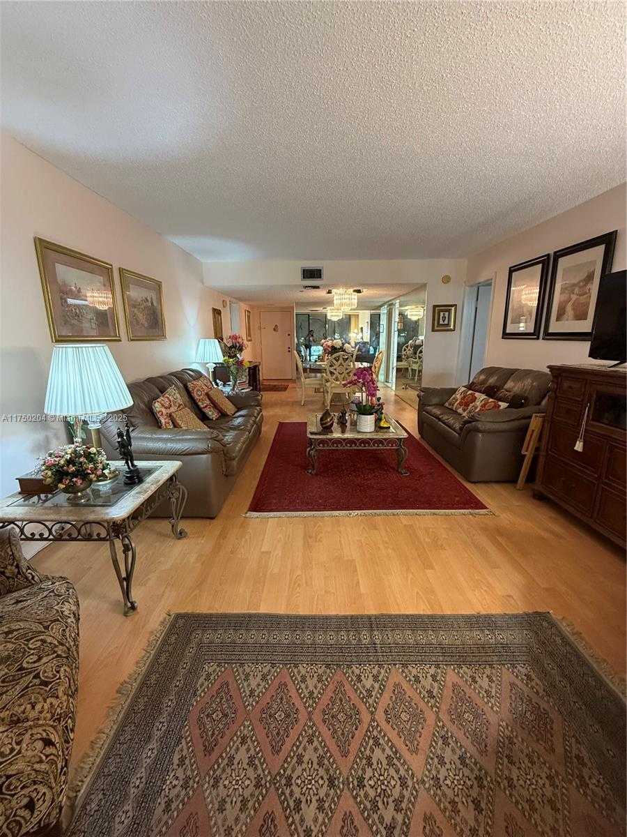 Small Image of 16500 GOLF CLUB RD #204, Weston Number 6