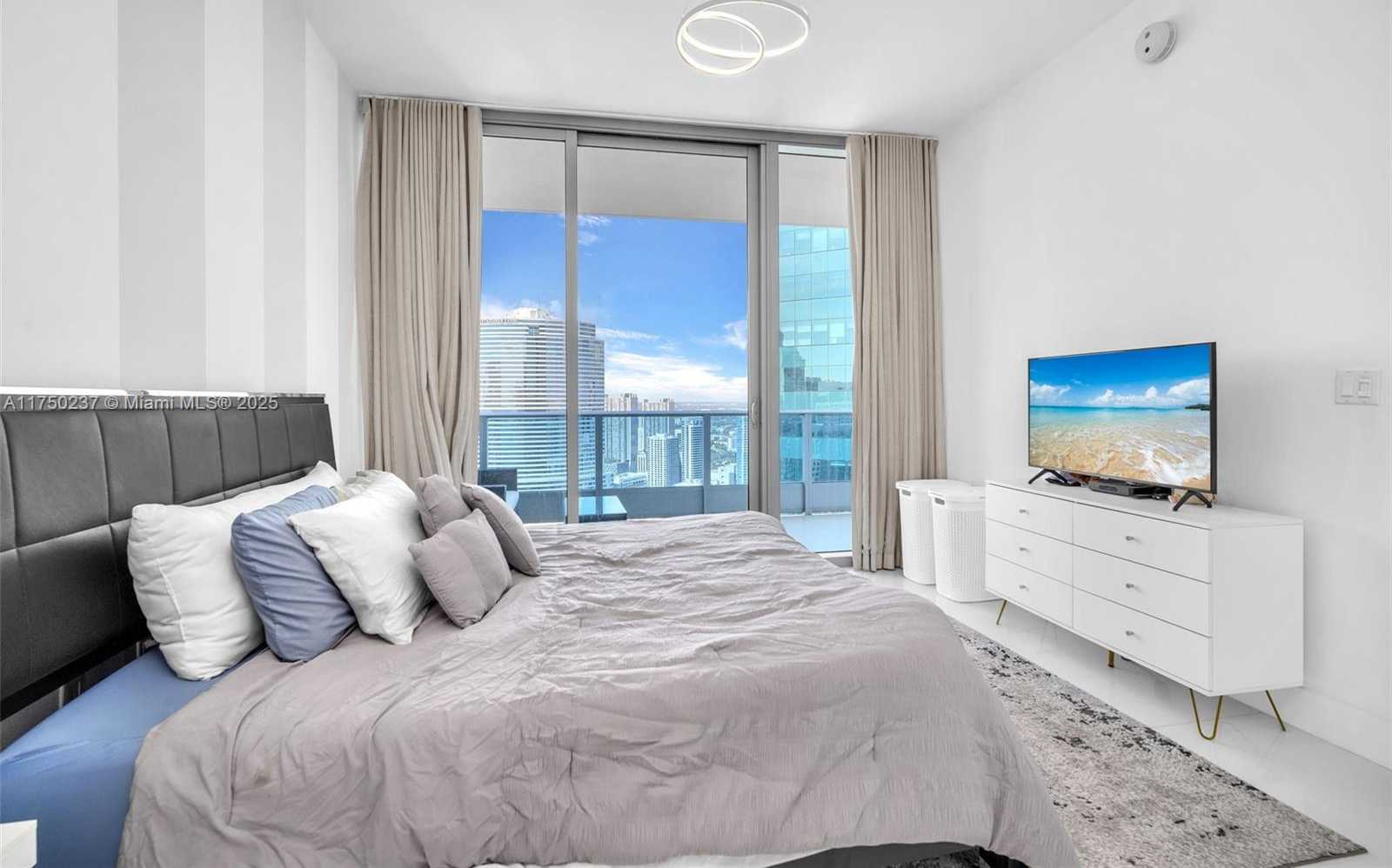 Small Image of 200 BISCAYNE BOULEVARD WAY #4910, Miami Number 13