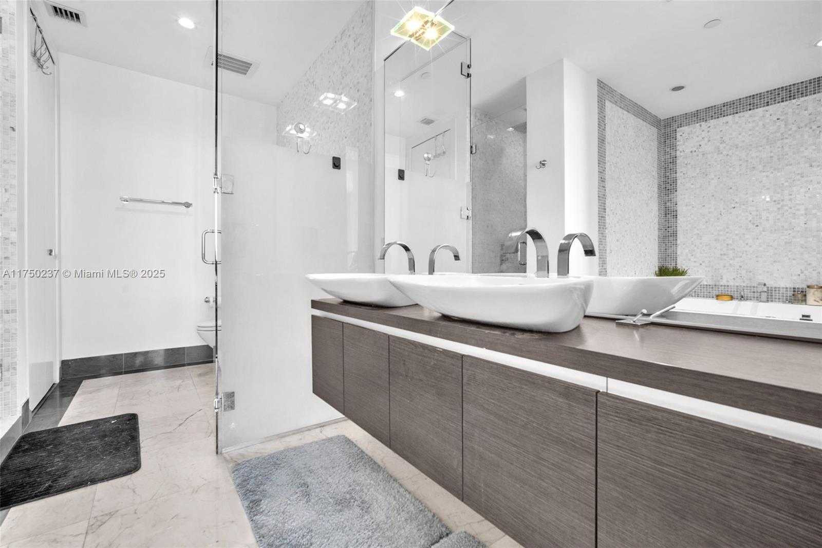 Small Image of 200 BISCAYNE BOULEVARD WAY #4910, Miami Number 14