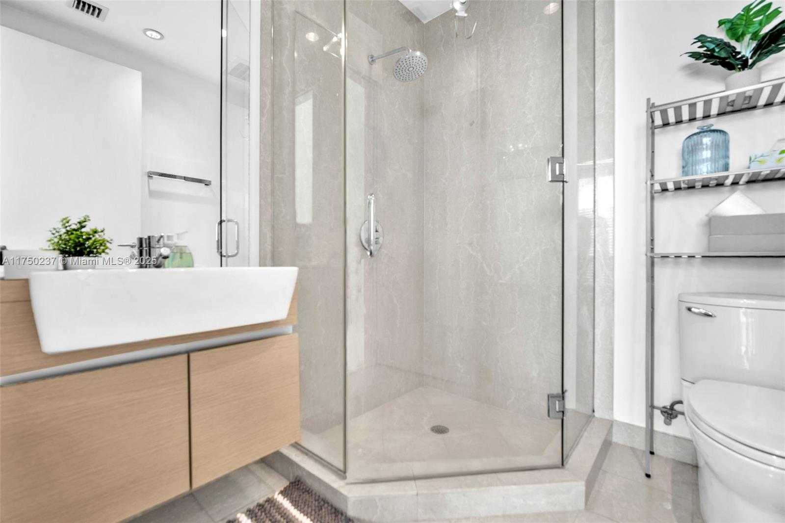 Small Image of 200 BISCAYNE BOULEVARD WAY #4910, Miami Number 17