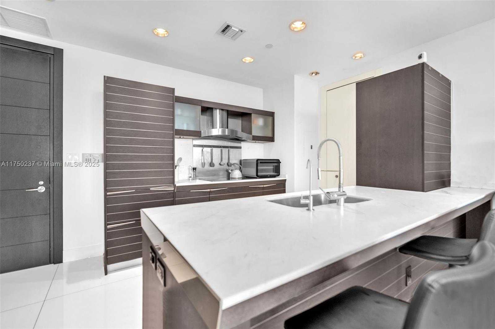 Small Image of 200 BISCAYNE BOULEVARD WAY #4910, Miami Number 8