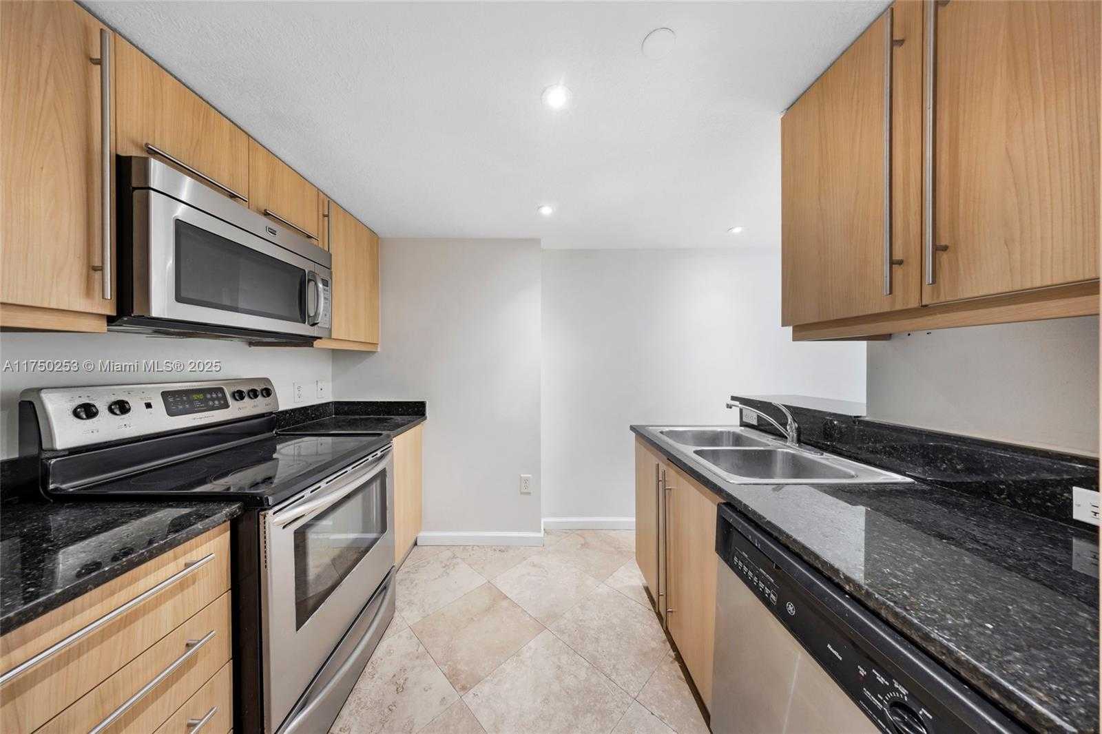 Small Image of 7600 COLLINS AVE #703, Miami Beach Number 12