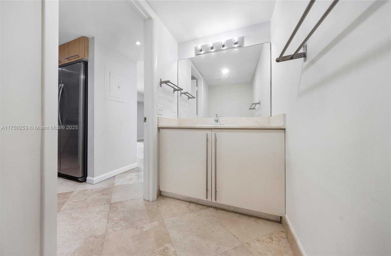 Small Image of 7600 COLLINS AVE #703, Miami Beach Number 15