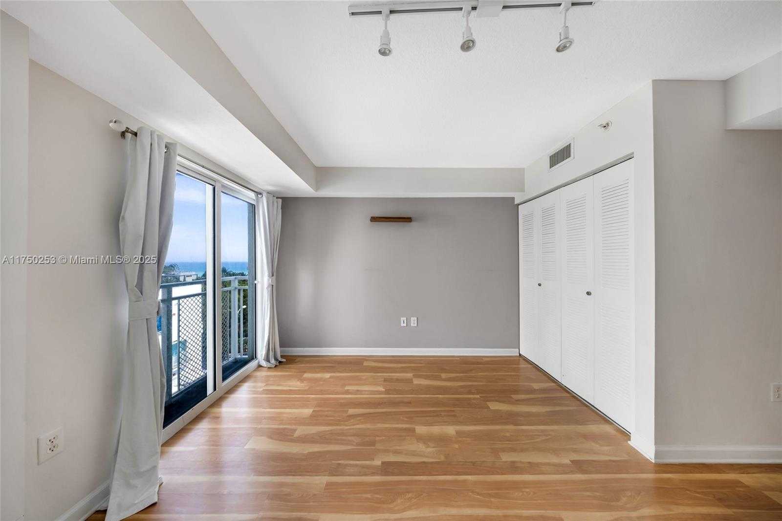 Small Image of 7600 COLLINS AVE #703, Miami Beach Number 22