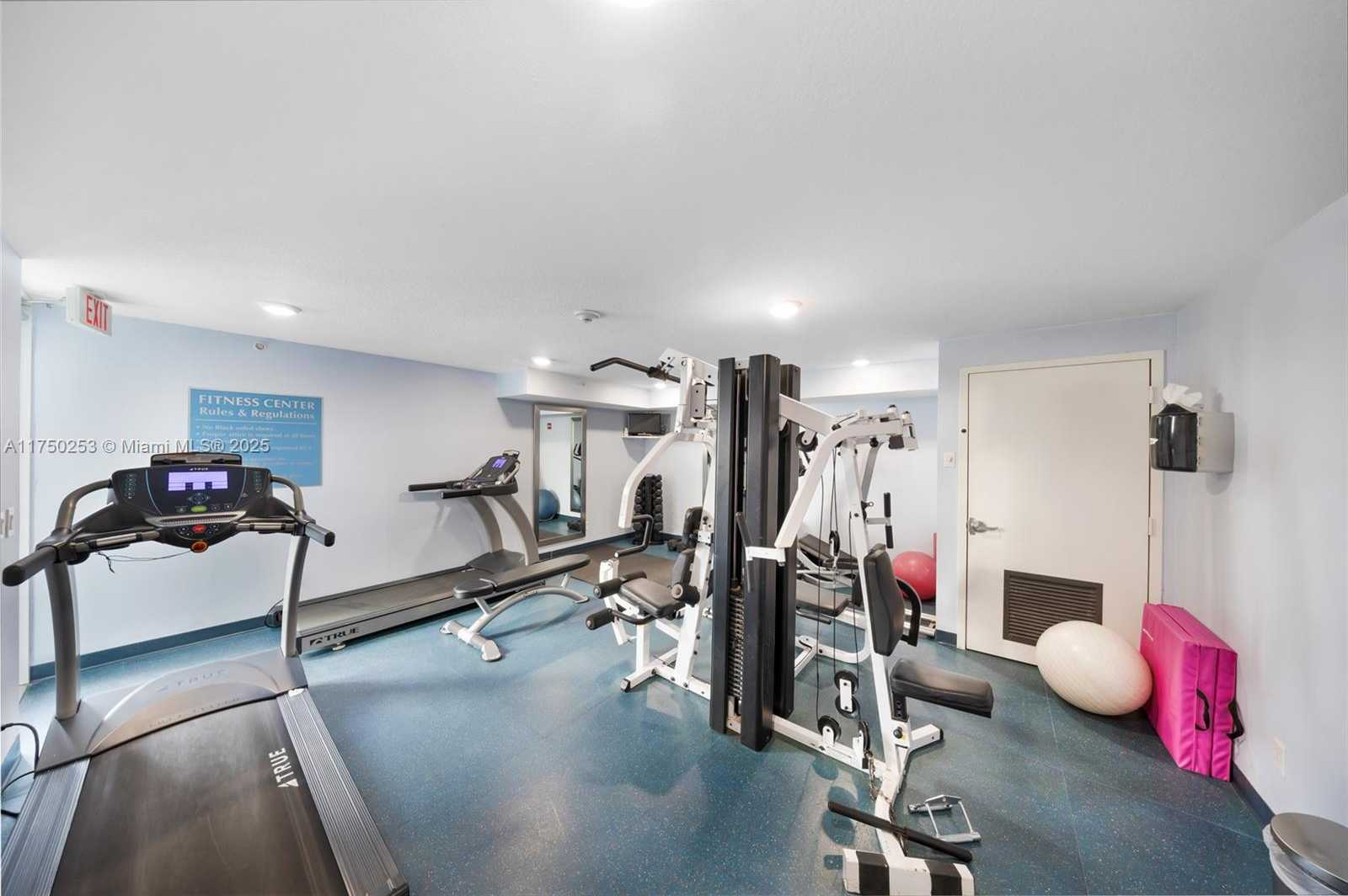 Small Image of 7600 COLLINS AVE #703, Miami Beach Number 27