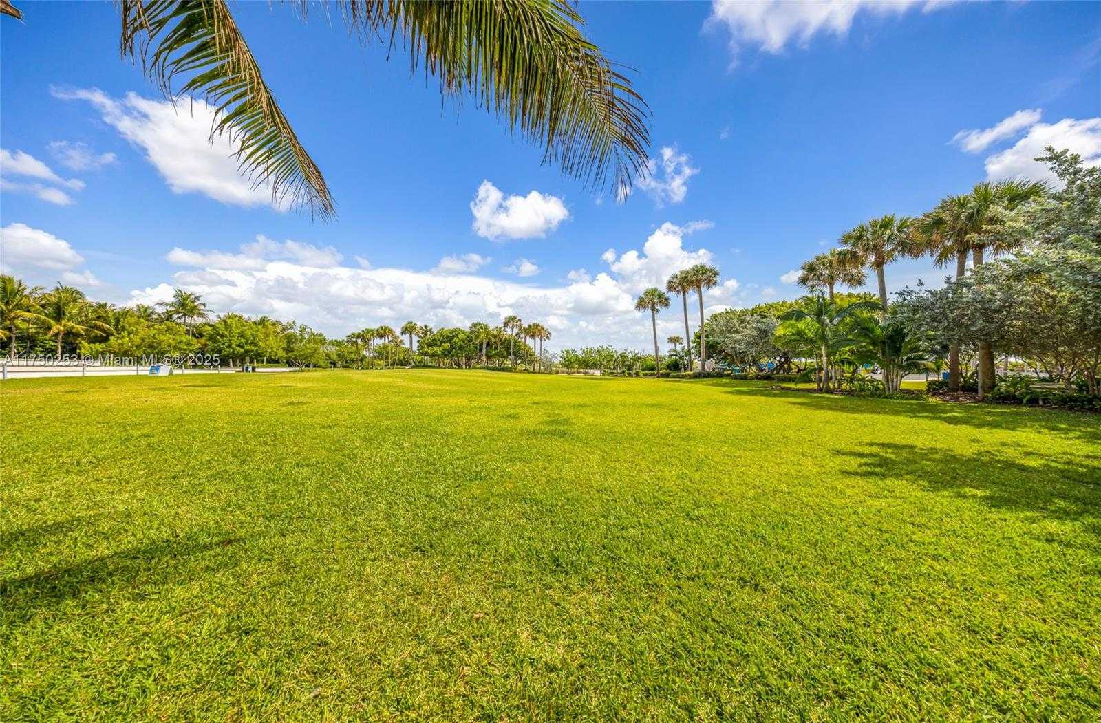Small Image of 7600 COLLINS AVE #703, Miami Beach Number 36