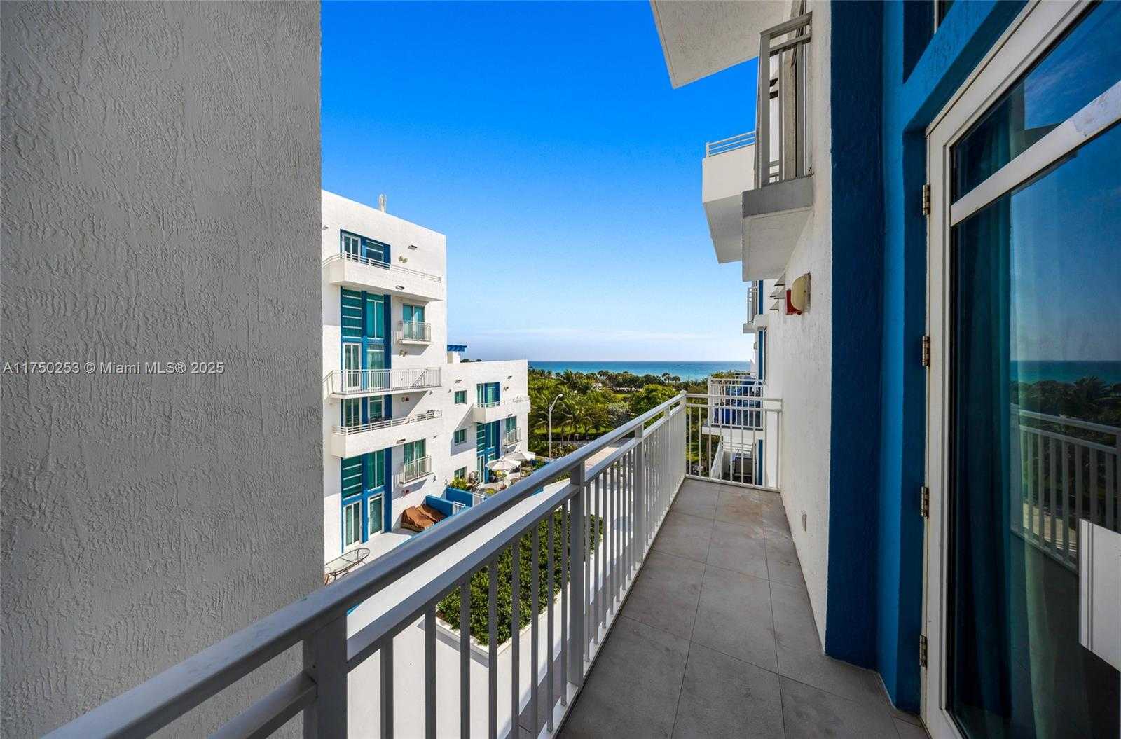 Small Image of 7600 COLLINS AVE #703, Miami Beach Number 6