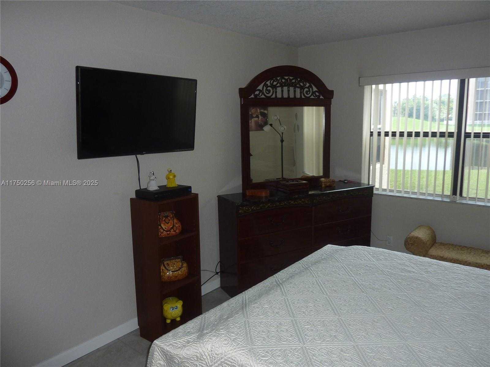 Small Image of 10123 SUNRISE LAKES BLVD #104, Sunrise Number 12
