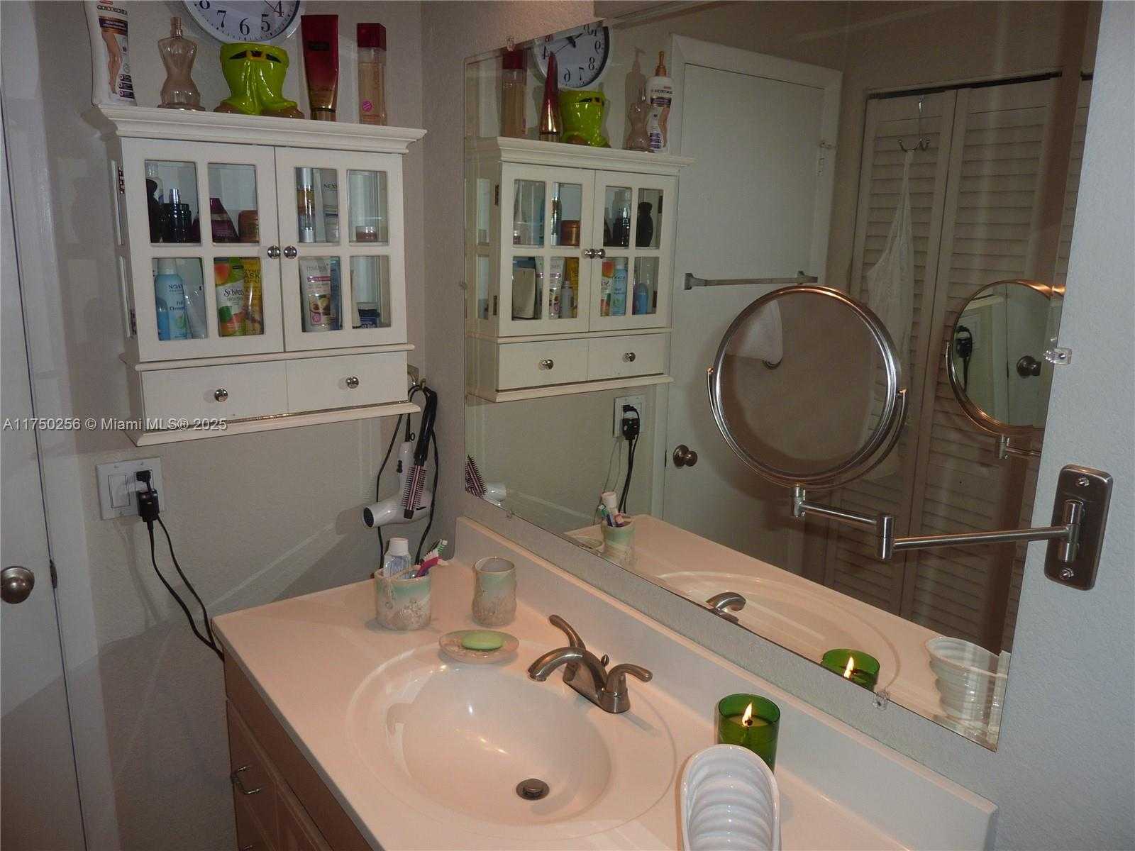 Small Image of 10123 SUNRISE LAKES BLVD #104, Sunrise Number 18