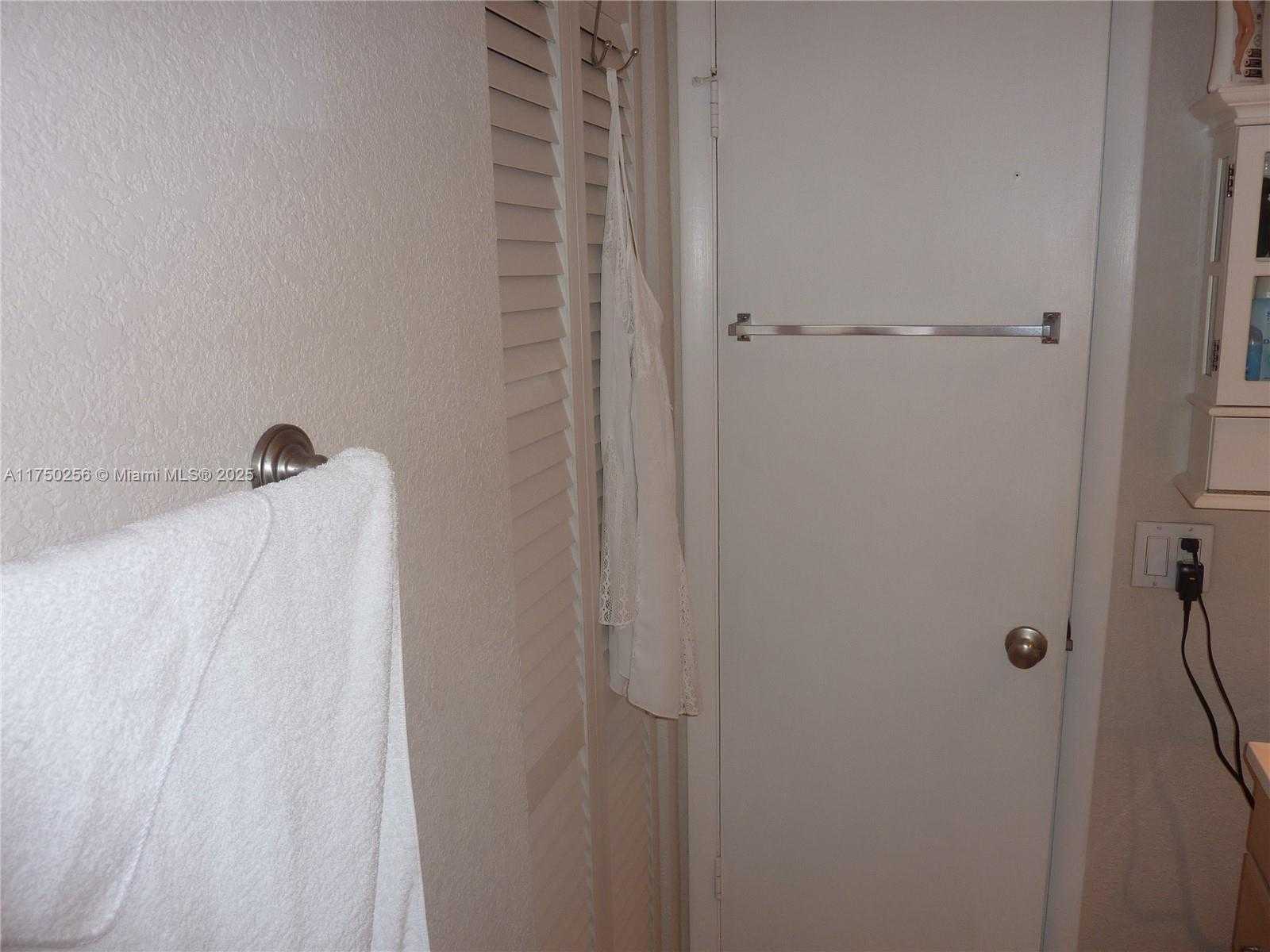 Small Image of 10123 SUNRISE LAKES BLVD #104, Sunrise Number 19