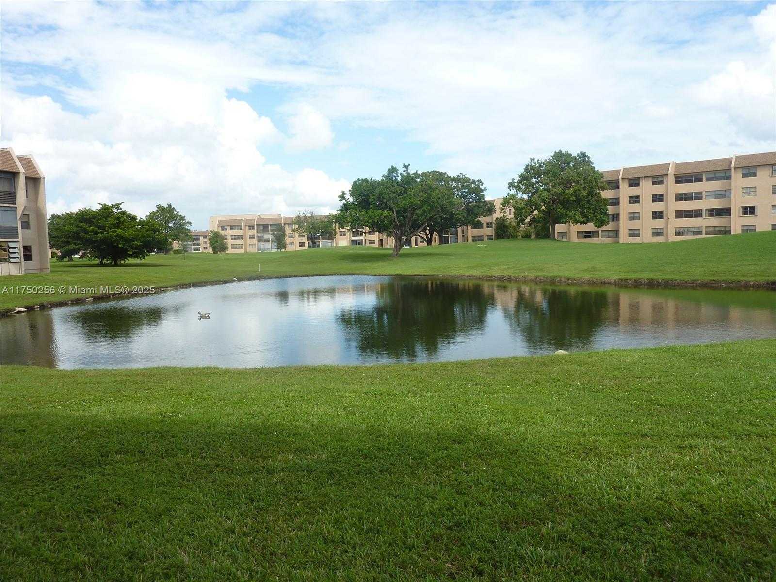 Small Image of 10123 SUNRISE LAKES BLVD #104, Sunrise Number 2