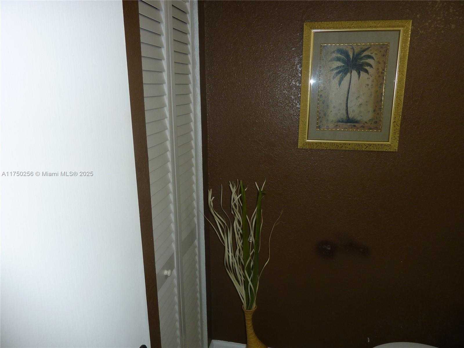 Small Image of 10123 SUNRISE LAKES BLVD #104, Sunrise Number 23